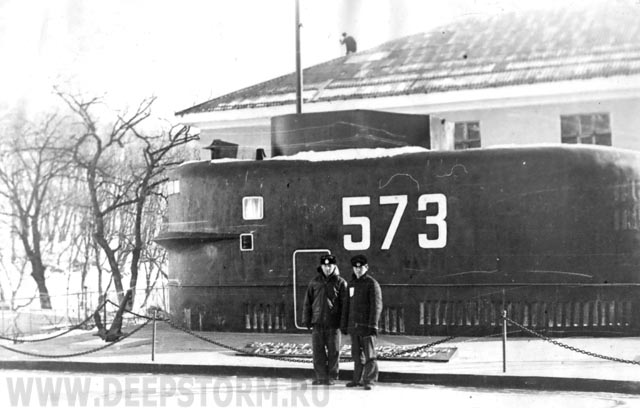 Памятник подводной лодке К-129