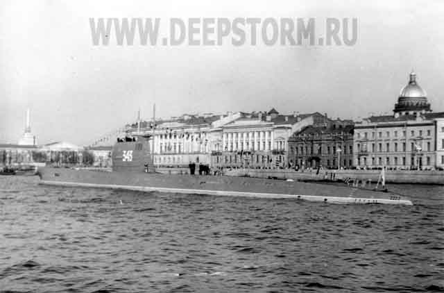 Подводная лодка 641 проекта на Неве